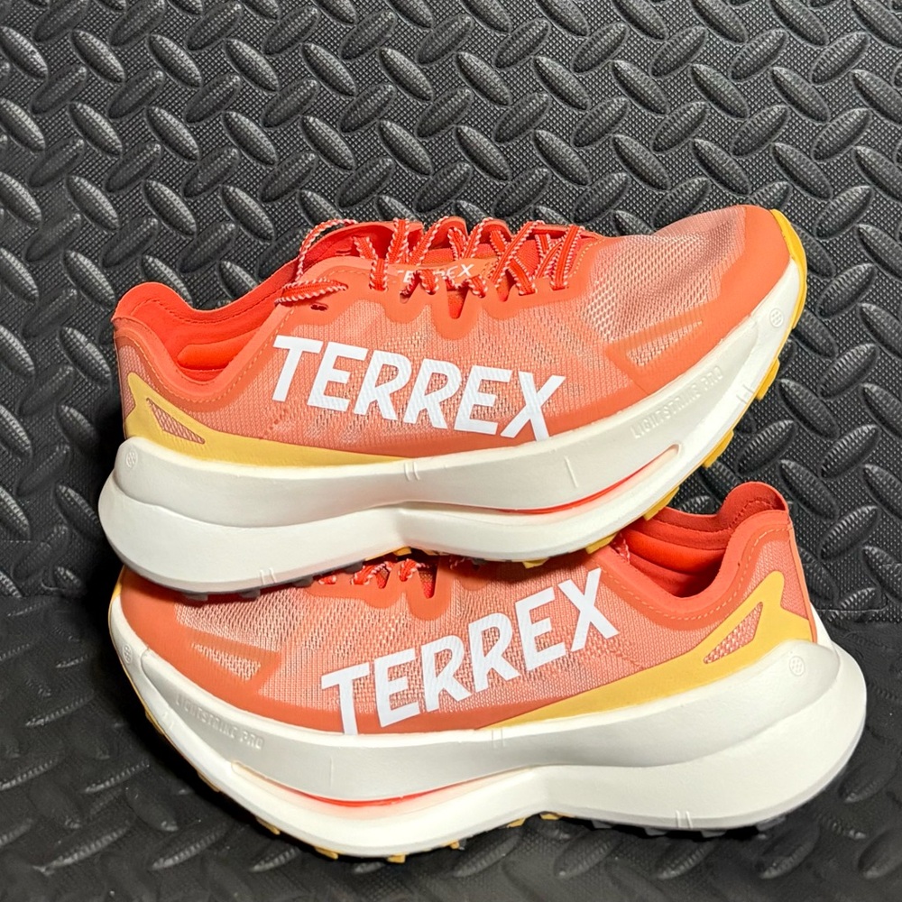 Adidas Athletic Trail Hiking Running Shoes Orange Womens Size‎ 7.5 - Picture 2 of 5